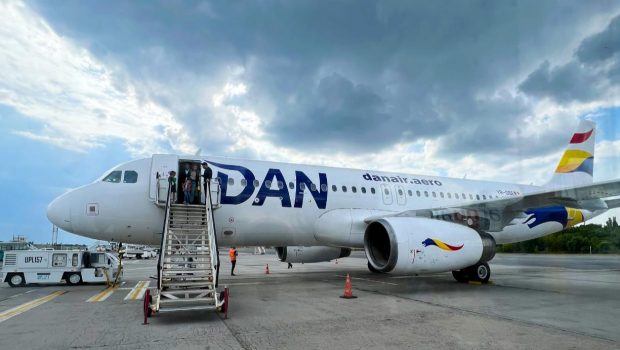 Cursă de pe noul aeroport din Brașov spre Londra, întârziată șase ore, după ce aeronava  Dan Air a lovit un stol de păsări. Precizările companiei