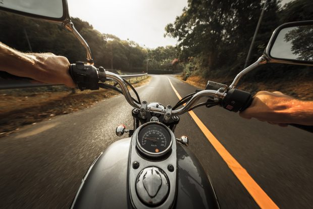 Se modifică Legea Circulației. Permisele de conducere categoria B vor fi valabile și pentru alte tipuri de motociclete. Care sunt condițiile