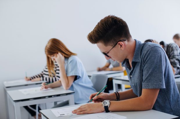 Baremul de corectare la BAC Istorie 2023 a fost publicat de Ministerul Educației. Cum trebuiau rezolvate subiectele