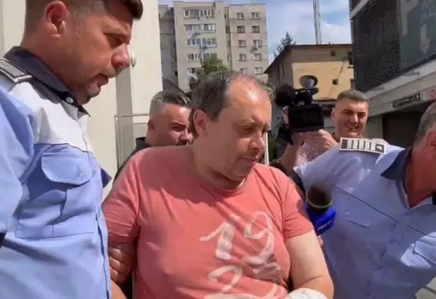 Sentință definitivă pentru criminalul din Bascov care și-a ucis în aceeași zi părinţii, sora, fratele şi nepoata de 5 ani