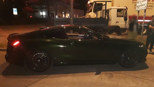 BMW M8 Coupé de 625 CP confiscat de polițiști de la șoferul de 18 ani care a trecut pe lângă ei cu 280 km/h, în Germania. Mașina nu era a lui