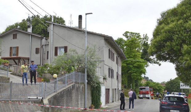 Un român a rămas fără mâini și e pe moarte, după ce bomba pe care o construia în casă a explodat, în Italia