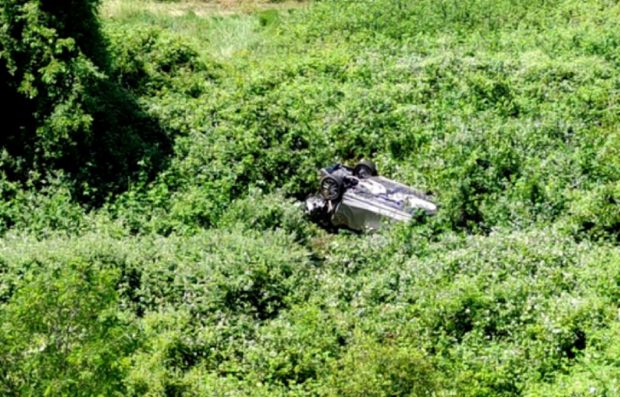 Turiști români plecați în Grecia în vacanță, căzuți cu mașina de pe autostrada Struma, în Bulgaria, și scăpați ca prin minune cu viață
