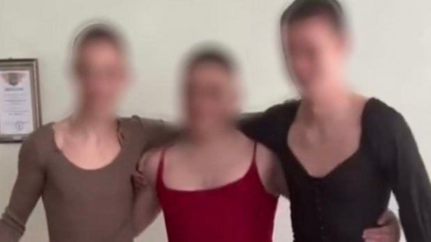 Scandal în Ucraina, după ce elevii au venit în rochii la școală. Ce spun primarul din Luțk și conducerea liceului