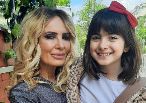 Fiica Danielei Gyorfi, la spital după un episod de bullying în școală: „Copiii râdeau, în condițiile în care două tricouri albe s-au umplut de sânge”