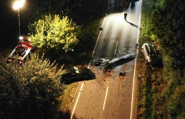 O femeie a sărit din mașina condusă cu viteză de soțul ei, chiar înainte ca acesta să lovească un BMW și să moară pe loc, în Germania