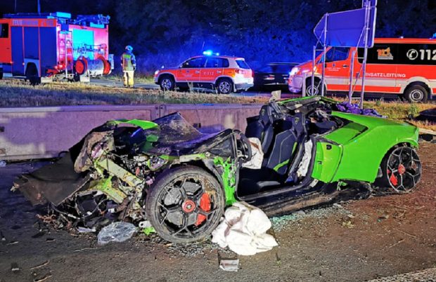Toată lumea a scăpat cu viață din acest Lamborghini Huracan distrus complet pe o autostradă din Germania