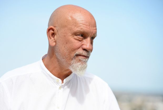 Cine joacă în filmul ”Cravata galbenă”, pentru care John Malkovich filmează la București. Filmul spune povestea vieții lui Sergiu Celibidache