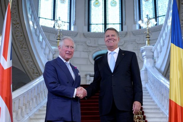 Regele Charles al III-lea își începe azi vizita în România. Va fi primit la Palatul Cotroceni de Klaus Iohannis