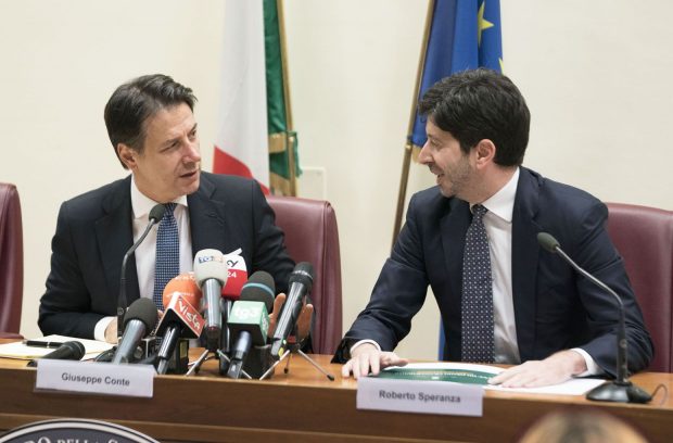 Fostul premier italian Giuseppe Conte și ministrul sănătății au fost declarați nevinovați de moartea celor infectați cu Covid la începutul pandemiei