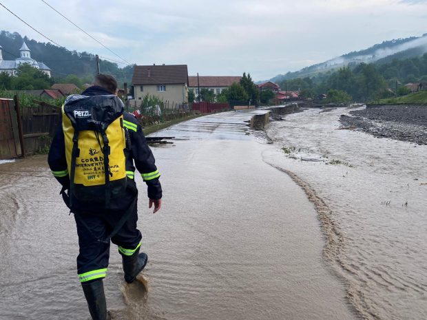 Alertă de la hidrologi: cod portocaliu şi galben de inundații pe râuri din mai multe zone ale țării