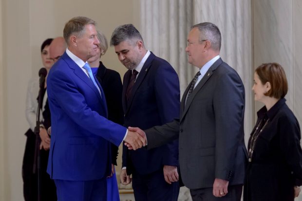 Surprize în echipa PNL pentru Guvern: Iohannis vrea să-i scoată din Palatul Victoria pe Aurescu și Bode. Trei femei pe lista liberalilor. Surse