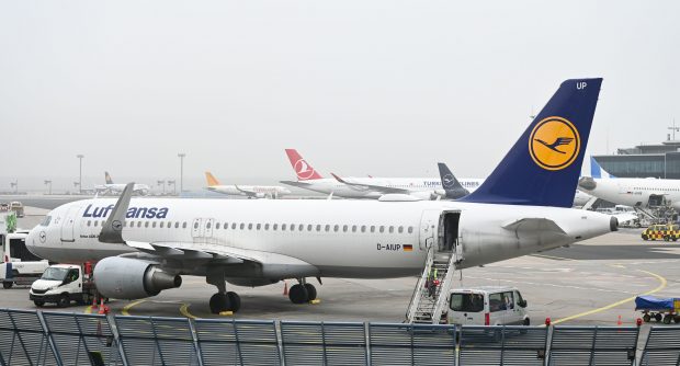 O tânără bulgăroaică s-a dezbrăcat complet chiar înainte de decolare și a întârziat peste trei ore avionul care pleca de la München la Sofia