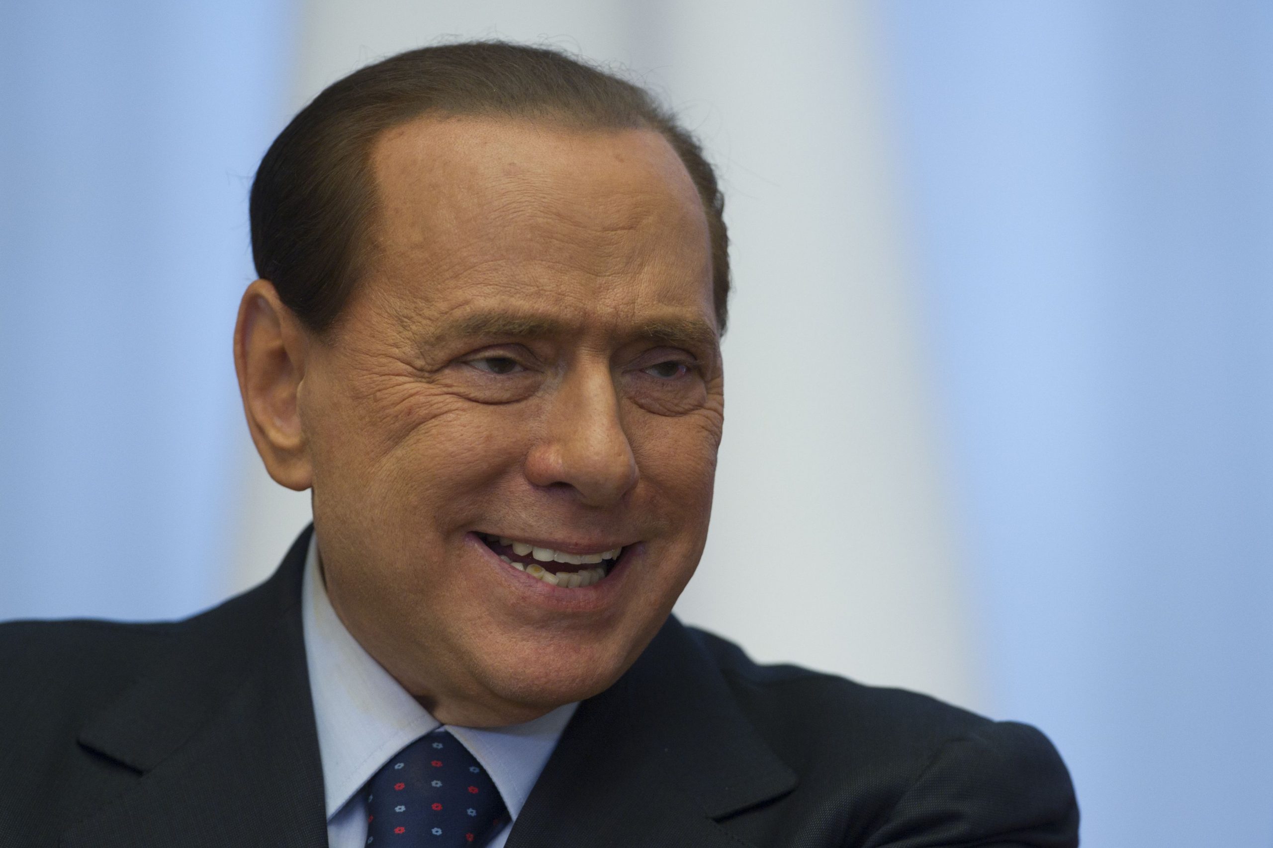 Aeroportul din Milano va fi redenumit in onoarea lui Berlusconi. Aeroportul din Milano va fi redenumit in onoarea lui Berlusconi.