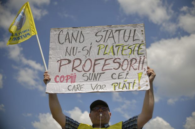 Guvernul a publicat proiectul de OUG privind salarizarea din Învățământ. Creșterea salariului de la 1 ianuarie 2024 este inclusă doar în nota de fundamentare