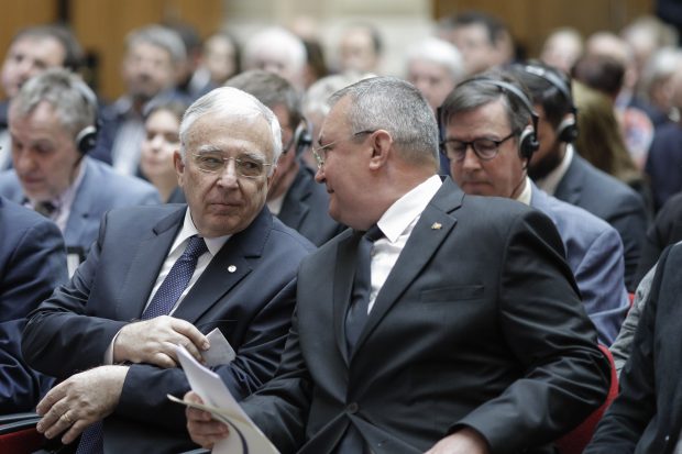 Specialii. Mugur Isărescu (BNR) și Nicolae Ciucă pot încasa pensie și salariu. Deputații au extins lista celor care sunt exceptați de la lege