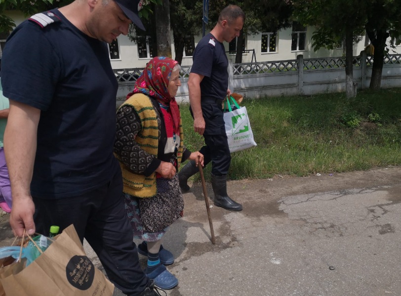 Πάνω από 100 άνθρωποι από τρεις κομητείες απομακρύνθηκαν λόγω πλημμύρας.  Εκεί που επενέβησαν οι πυροσβέστες