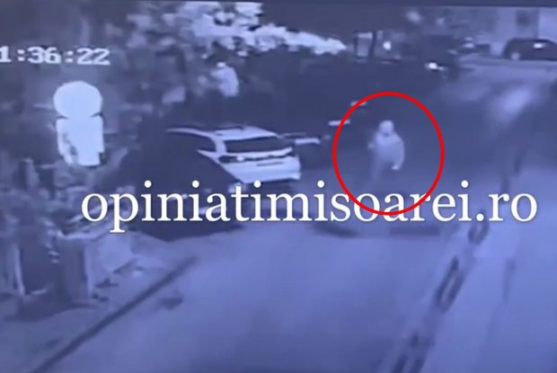 Primele imagini cu bărbatul care a ucis doi vârstnici la ei în casă, în Timișoara. Atacatorul, surprins de camerele de supraveghere