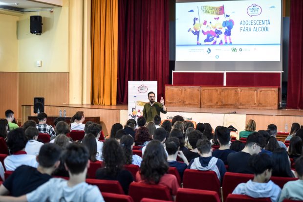 Peste 1.500 de elevi de liceu implicați în campania „Ești super ok fără să bei! Adolescență fără alcool” lansată de Spirits România