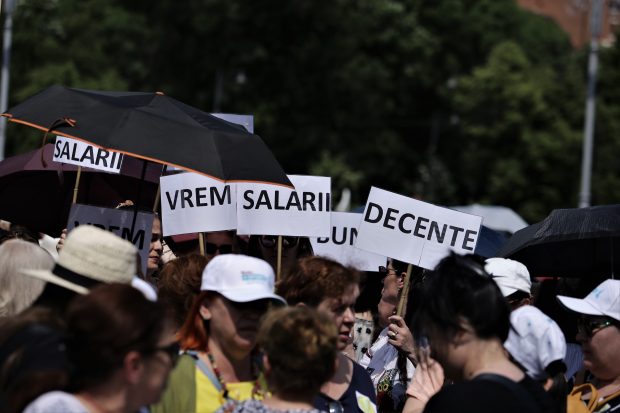 Ziua Naţională a Învăţătorului. Ce mesaje au transmis un lider sindical și premierul, când greva din Educație intră în a treia săptămână