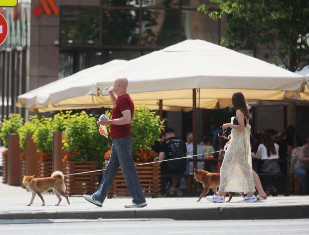 „Toate astea sunt departe”. Viața de zi cu zi la Moscova, după mai bine de un an de război, o mobilizare și un atac cu drone care a zdruncinat liniștea