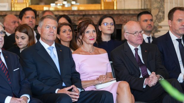 Reacţia Administraţiei Prezidenţiale, după ce Carmen Iohannis a apărut într-o campanie de promovare a unui magazin de bijuterii: „Bijuteriile au fost returnate”