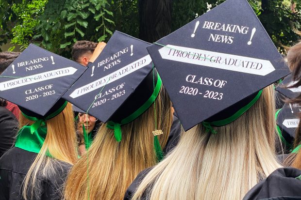 FACULTATEA-PROBLEMĂ. Pot cuvintele pe care le folosește un profesor să facă rău studenților? Cum definim abuzul verbal și cât de rezonabil e să le cerem profesorilor să-și câștige zilnic autoritatea?