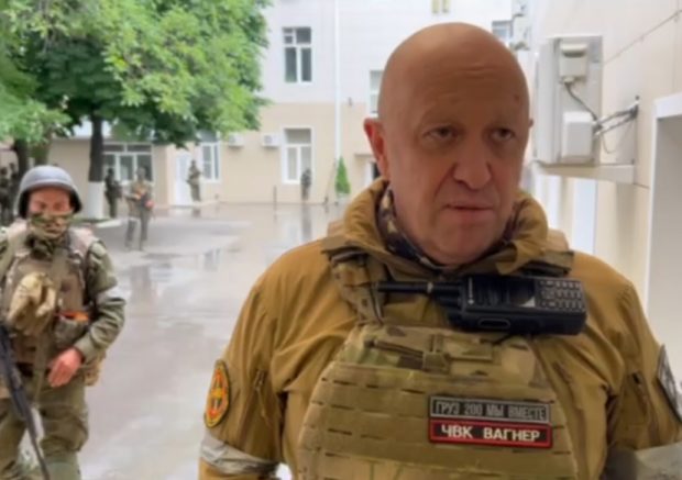Prigojin susține că forțele sale au distrus un elicopter al armatei ruse, care i-a atacat. „E în pădure, în flăcări”