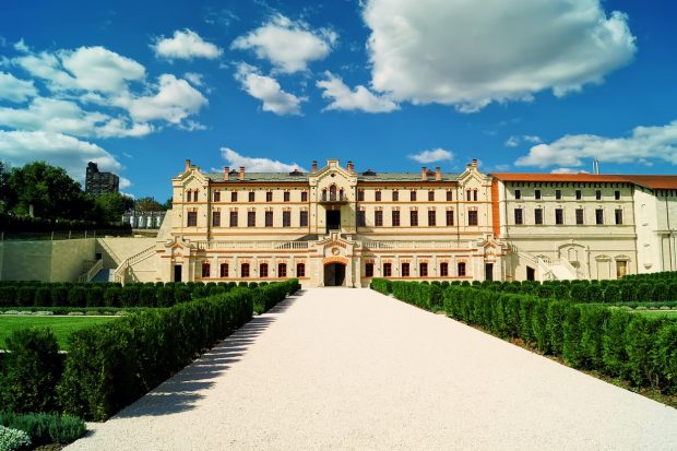 REPORTAJ LA CASTELUL MIMI. Liderii Uniunii Europene au ajuns în Republica Moldova și vor vedea locul de unde le vin oamenii care le muncesc  pe câmpuri, pe șantiere și în apartamente
