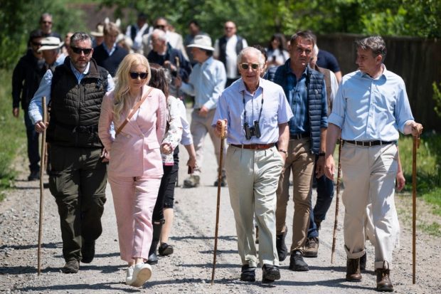 În a doua zi a vizitei în România ca rege, Charles al III-lea a discutat cu localnicii din Valea Zălanului și a mers la picnic