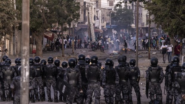 Cel puțin 16 morți și peste 500 de arestări în Senegal, după protestele violente cauzate de condamnarea liderului opoziției