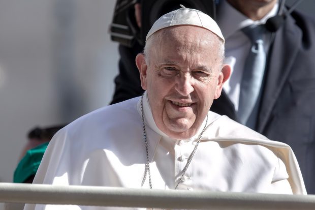 Detalii despre starea Papei Francisc, după intervenția chirurgicală suferită la Roma, oferite de Vatican