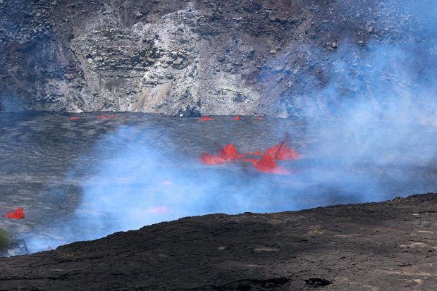 Imagini cu erupția Kilauea, unul dintre cei mai activi vulcani ai planetei. Experții avertizează asupra riscurilor