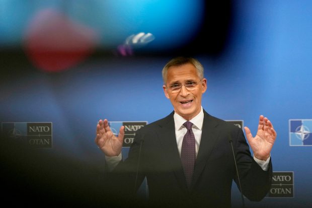 „Trebuie să te aștepți la pierderi”. Jens Stoltenberg cere noi arme şi muniţii pentru contraofensiva Ucrainei, invocând lupte crâncene