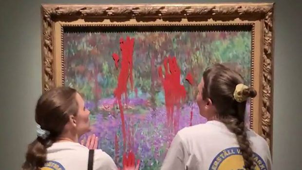 Două tinere au fost arestate, după ce au vandalizat un tablou de Monet, la Muzeul Național din Stockholm