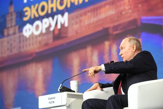 Vladimir Putin, elogii la adresa economiei ruse la Forumul de la Sankt Petersburg: Șomajul nu a fost niciodată atât de mic în toată istoria noastră