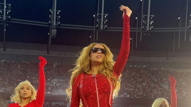Un fan a scos la licitație ochelarii de soare aruncați în public de Beyoncé, la concertul de la Londra. Care este suma de plecare