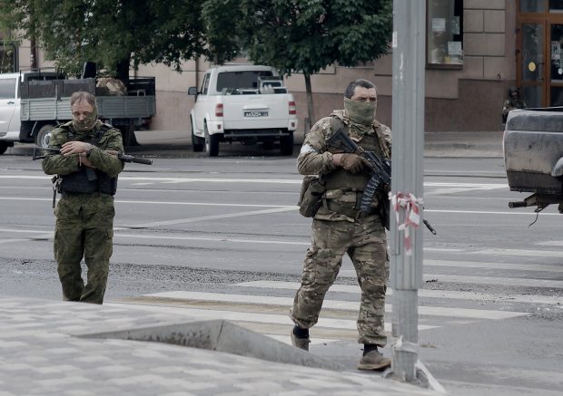 Mercenarii Wagner își împachetează lucrurile și pleacă din Rostov, orașul ocupat de dimineață. Șanturile săpate pentru încetinirea lor, acoperite la loc – VIDEO