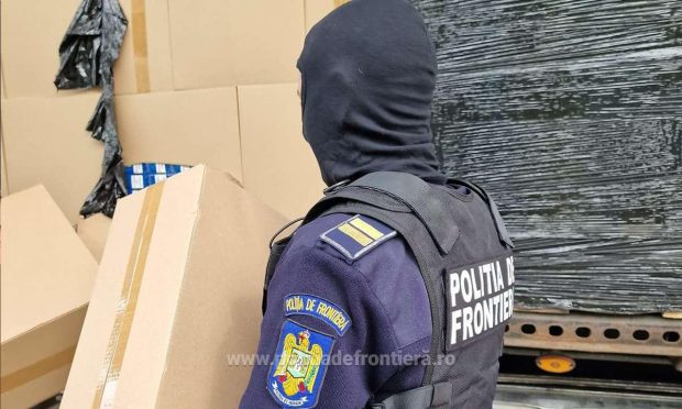Șofer român de TIR prins cu țigări de contrabandă de 2,2 milioane de euro, la intrarea în țară, în apropiere de Arad
