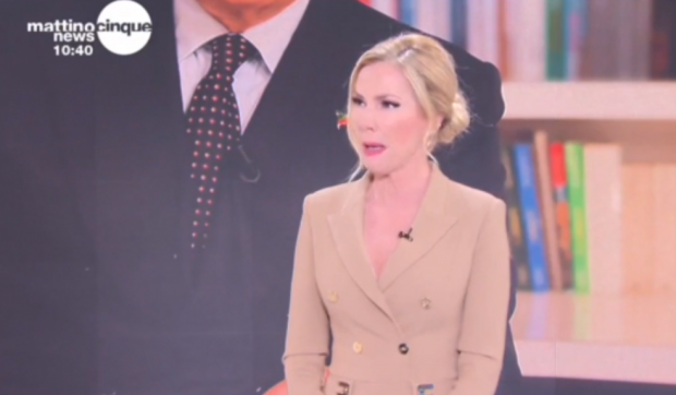 VIDEO. Momentul în care o prezentatoare tv izbucnește în plâns când anunță moartea lui Silvio Berlusconi