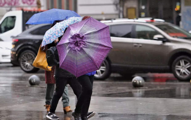 Cod galben de ploi torențiale și vijelii. Harta cu zonele vizate de avertizarea meteo de vreme rea