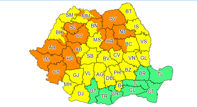 Aproape toată țara, sub cod portocaliu și galben de ploi torențiale și vijelii