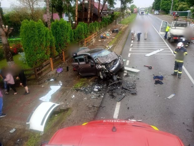 Accident cu 11 răniți, între care doi copii, în Suceava. O autoutilitară a intrat pe contrasens și a lovit două mașini