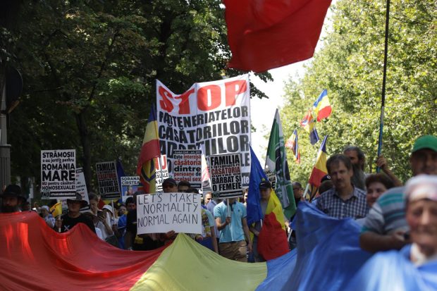 LIVETEXT: Circa 150 de oameni, la „marșul normalității” din București. Urmează Bucharest Pride