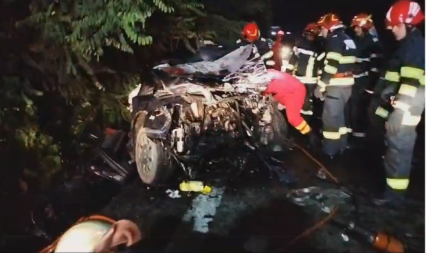 Patru persoane, între care un minor, au murit la Bujoreni, în urma unui accident în care au fost implicat un microbuz cu pasageri
