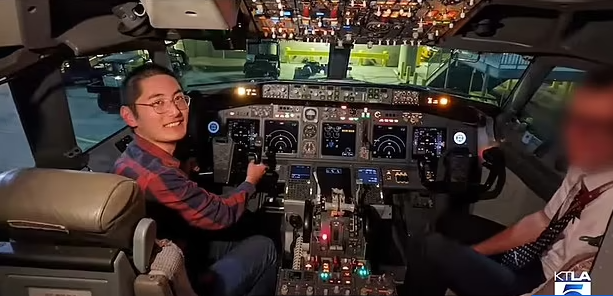 Studentul care face naveta la universitate cu avionul, pentru că este mai ieftin decât să stea cu chirie