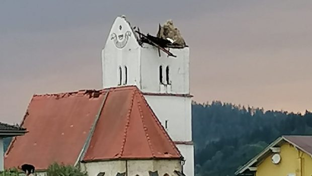 Mii de oameni fără curent și 200 de evacuați, după furtuna violentă care a afectat Austria. O biserică construită în secolul al XV-lea a fost grav avariată