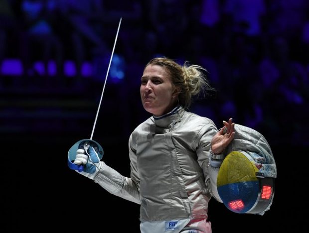 O sportivă ucraineană a fost descalificată de la Campionatul Mondial de scrimă după ce a refuzat să dea mâna cu adversara din Rusia