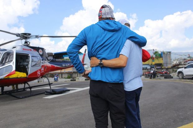 Cel puțin 5 persoane au murit după ce un elicopter s-a prăbușit lângă muntele Everest