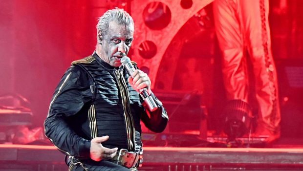Doi oameni au fost reținuți la Berlin, după ce au încercat „să saboteze” concertul Rammstein. Liderul trupei germane este suspectat de agresiuni sexuale